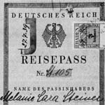 Ab 1938 werden die Pässe deutscher Juden, nicht zuletzt auf die Wünsche der Schweiz, mit dem "Juden-Stempel" versehen.